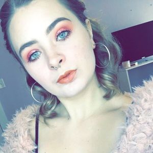 Meet your Posher, Carly